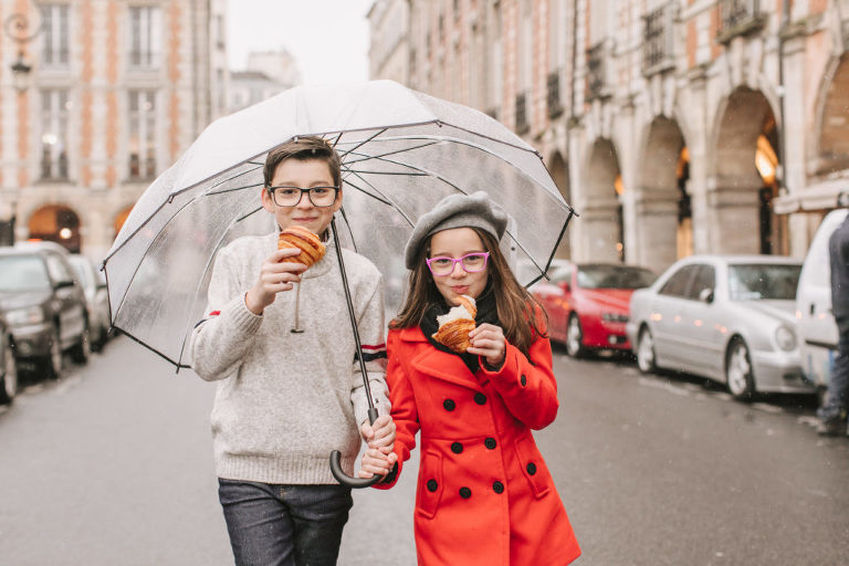 snowy family session paris