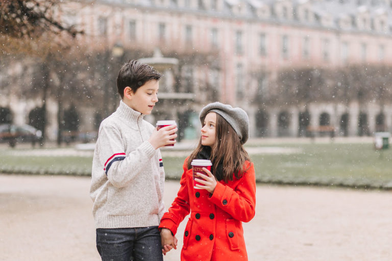 snowy family session paris