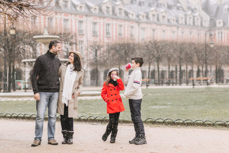 snowy family session paris