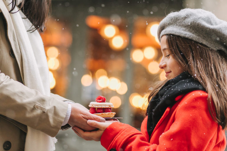 snowy family session paris