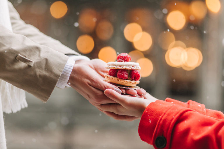 snowy family session paris